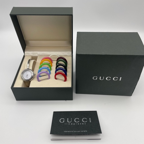 Gucci Women's Watch with Interchangeable Colored Bezels - Picture 2 of 10